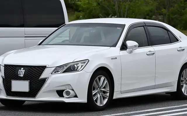 トヨタ クラウン（セダンの車種例）
